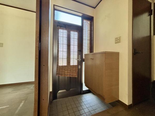 横須賀市船越町８丁目 中古戸建 玄関