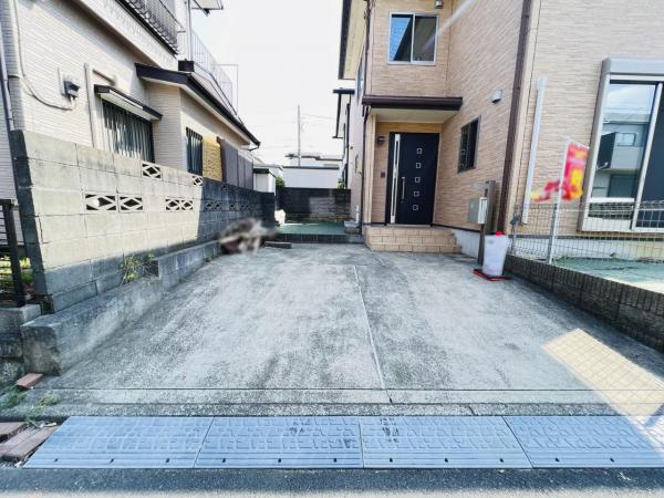 綾瀬市綾西４丁目 中古戸建 駐車場