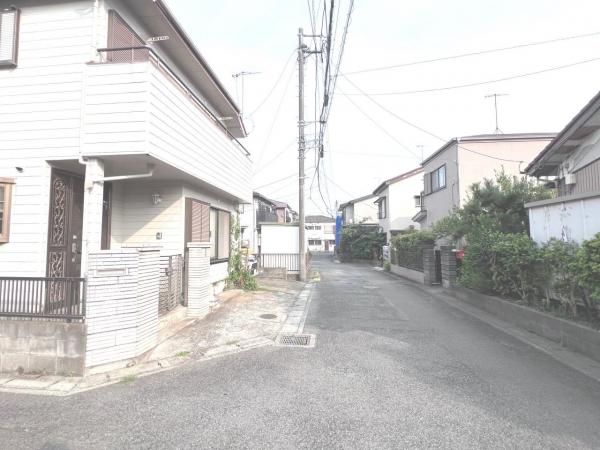 高座郡寒川町小谷３丁目 中古戸建 前面道路含む現地写真
