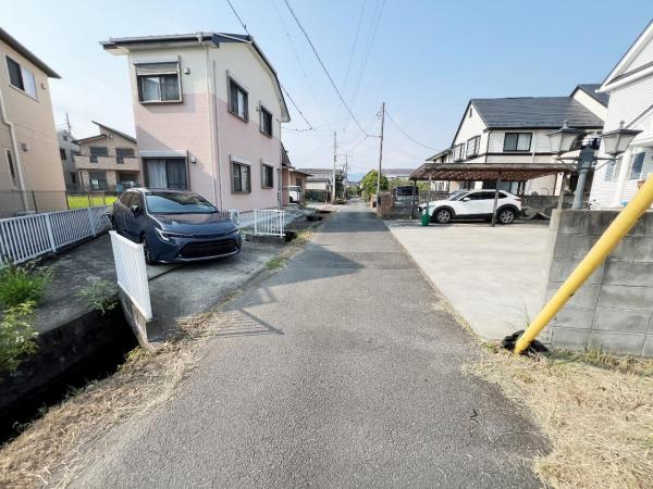 小田原市栢山 中古戸建 前面道路含む現地写真