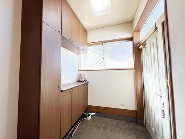 横浜市泉区緑園３丁目 中古戸建 玄関