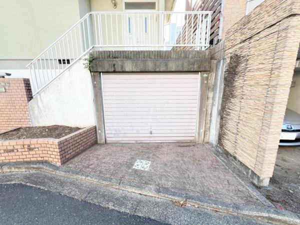 横浜市泉区緑園３丁目 中古戸建 駐車場