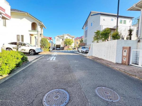 横浜市泉区緑園３丁目 中古戸建 前面道路含む現地写真