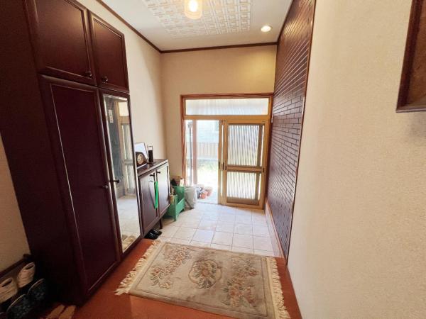 小田原市曽比 中古戸建 玄関