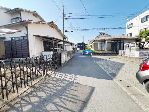 小田原市曽比 中古戸建 前面道路含む現地写真