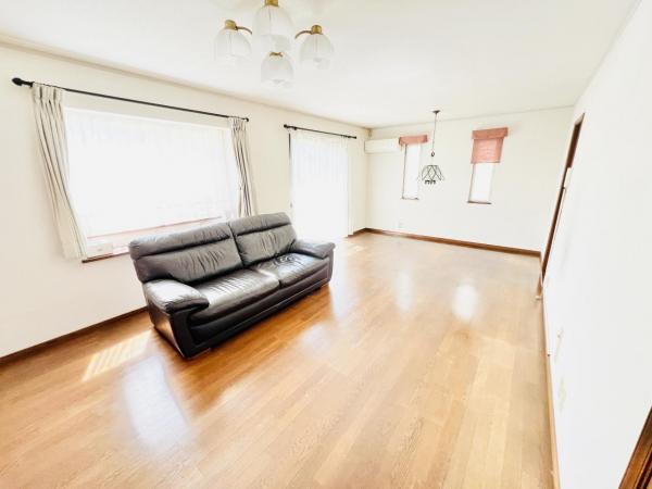 市原市青葉台３丁目 中古戸建 リビング