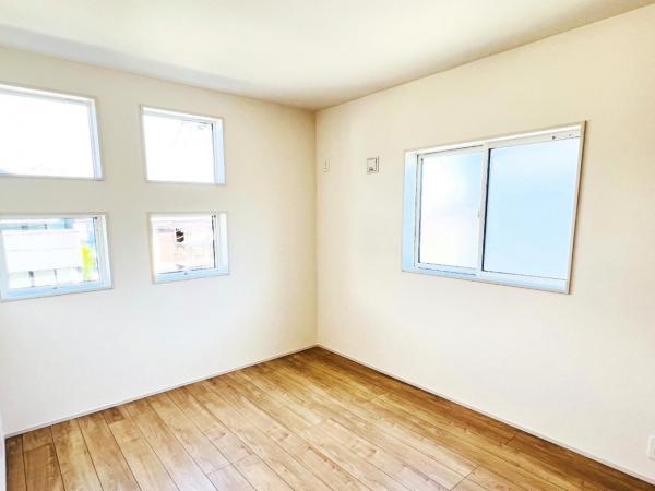 横浜市金沢区釜利谷西６丁目 戸建 洋室