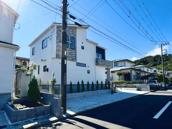 横浜市金沢区釜利谷西６丁目 戸建 前面道路含む現地写真