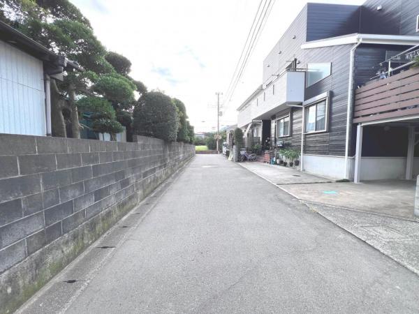 伊勢原市串橋 中古戸建 前面道路含む現地写真