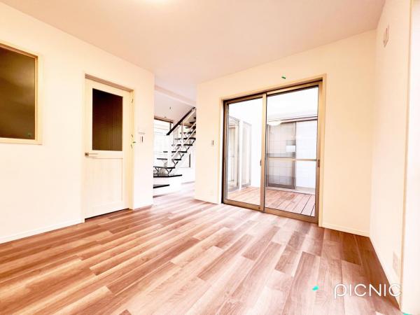 川崎市宮前区犬蔵一丁目戸建 リビングダイニング