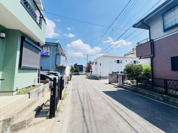 横浜市瀬谷区北新 中古戸建 前面道路含む現地写真