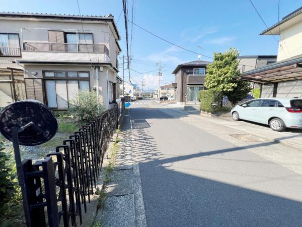 小田原市新屋 中古戸建 前面道路含む現地写真