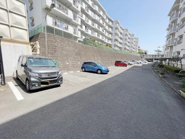 エクレール二宮B棟 駐車場