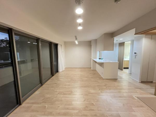 The　NOBUTO　HILLS　FOREST　COURT リビングダイニング