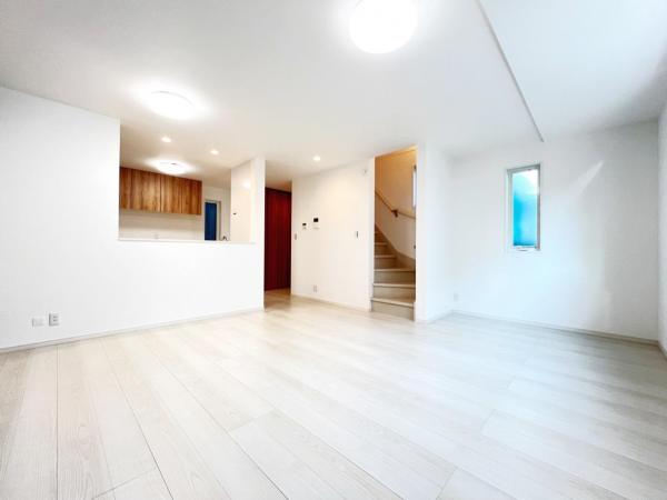 川崎市川崎区藤崎４丁目 戸建 リビングダイニング