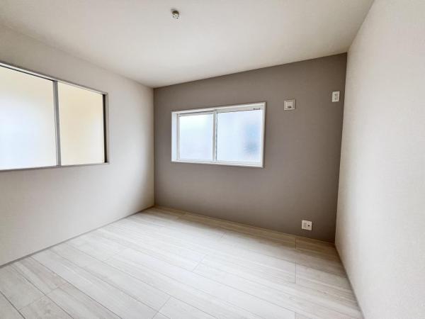 平塚市寺田縄 洋室