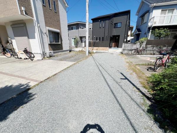 小田原市南町３丁目 中古戸建 前面道路含む現地写真