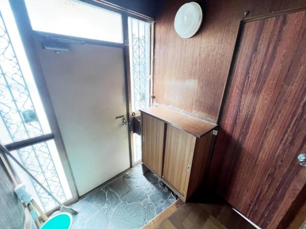 小田原市穴部 中古戸建 玄関