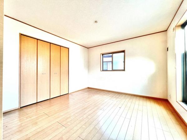 伊勢原市上粕屋 中古戸建 寝室