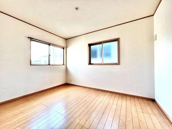 伊勢原市上粕屋 中古戸建 洋室