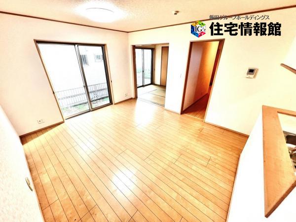 伊勢原市上粕屋 中古戸建 リビングダイニング