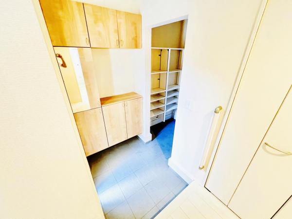 千葉市中央区大森町 中古戸建 玄関