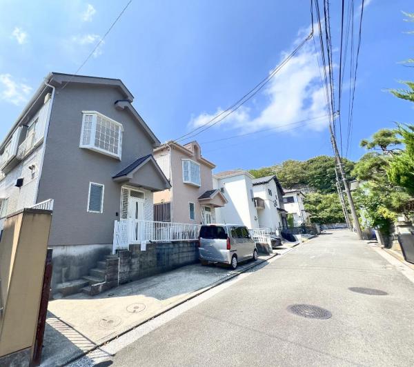 横浜市金沢区高舟台２丁目 中古戸建 前面道路含む現地写真