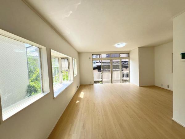 横浜市金沢区高舟台２丁目 中古戸建 リビングダイニング