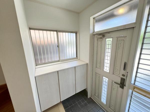 横浜市金沢区高舟台２丁目 中古戸建 玄関