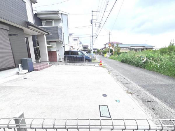 平塚市南金目 中古戸建 前面道路含む現地写真