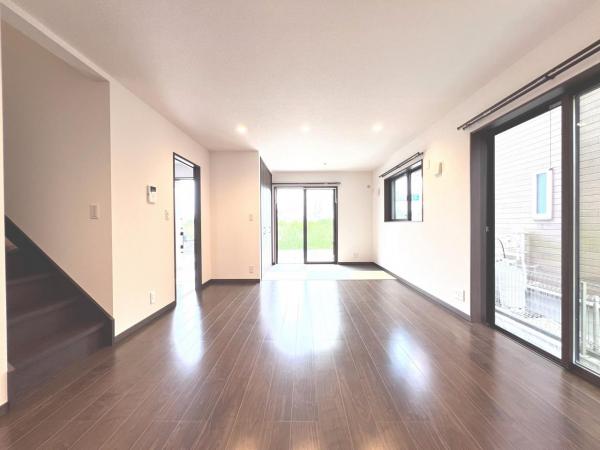 平塚市南金目 中古戸建 リビングダイニング