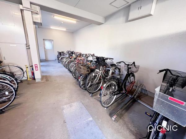 フォレスト国立 駐輪場