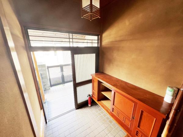 小田原市小八幡４丁目 中古戸建 玄関