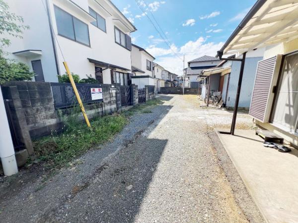 小田原市小八幡４丁目 中古戸建 前面道路含む現地写真