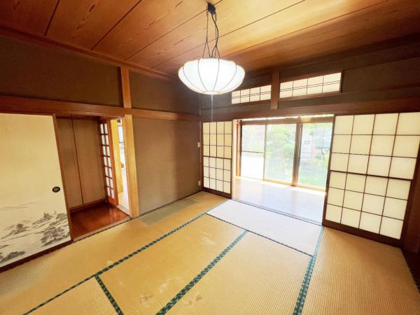 小田原市小八幡４丁目 中古戸建 リビングダイニング