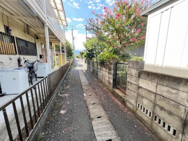 小田原市小八幡４丁目 中古戸建 前面道路含む現地写真
