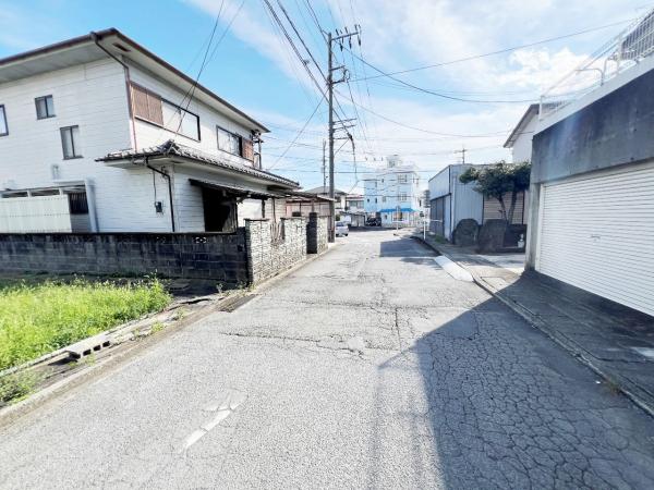 南足柄市塚原 中古戸建 前面道路含む現地写真