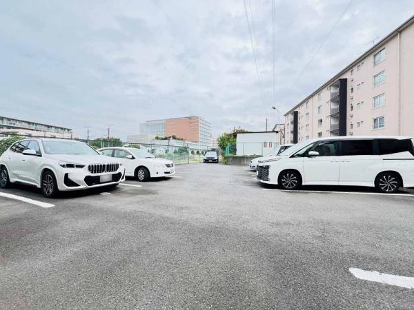 鵜野森団地 敷地内駐車場