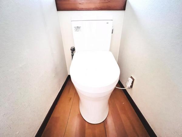 伊勢原市坪ノ内 中古戸建 トイレ