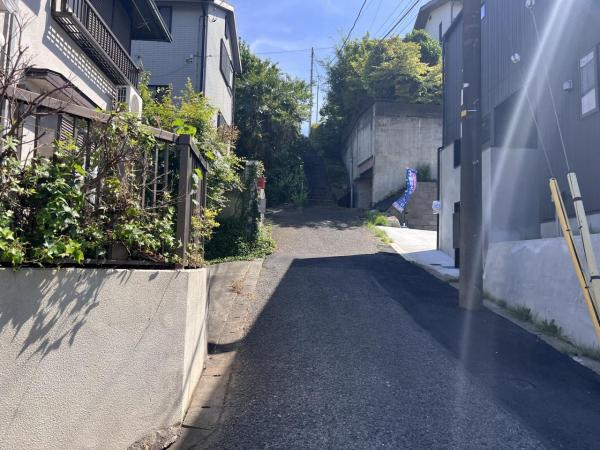 町田市本町田 戸建 前面道路含む現地写真