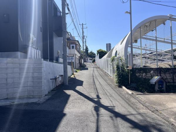 町田市本町田 戸建 前面道路含む現地写真