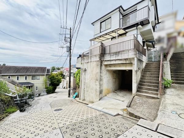 横浜市磯子区杉田２丁目 中古戸建 前面道路含む現地写真