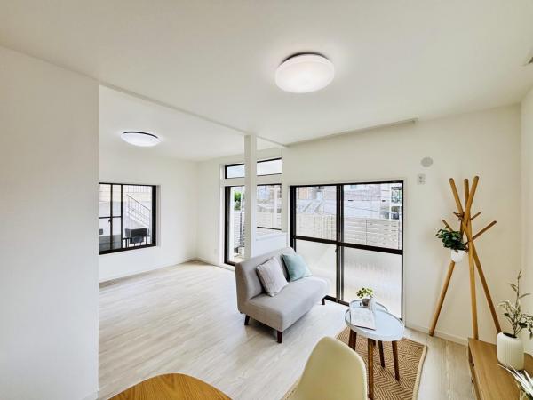 横浜市磯子区杉田２丁目 中古戸建 リビング