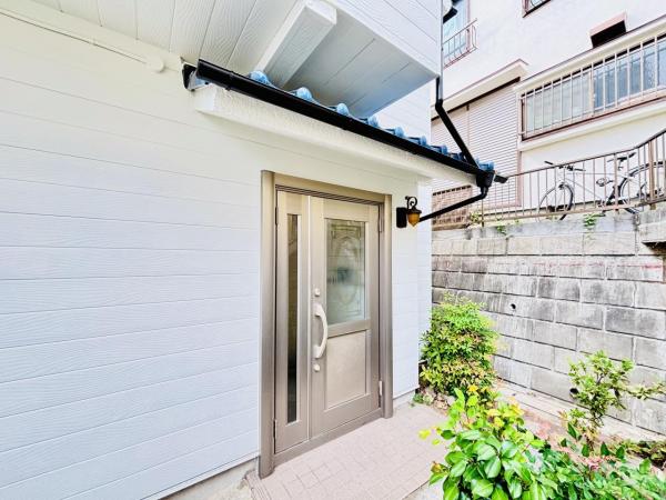 横浜市磯子区杉田２丁目 中古戸建 玄関