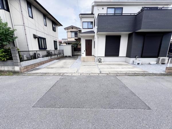 宇都宮市西川田東町 中古戸建 駐車場