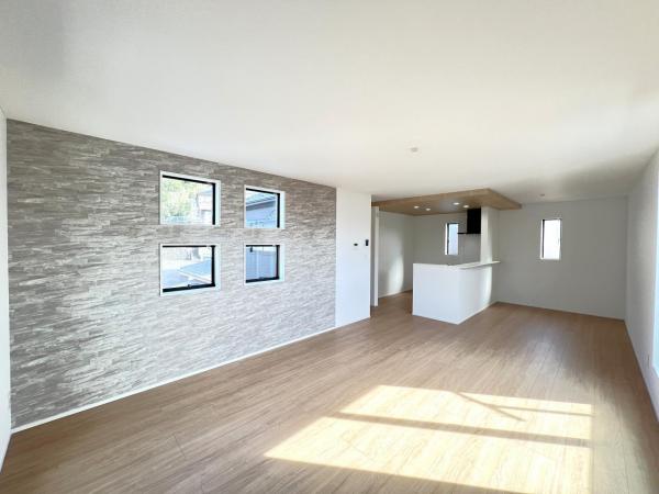 横須賀市長坂３丁目 戸建 リビングダイニング