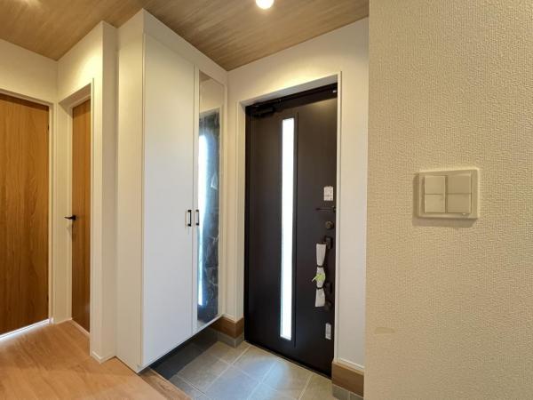 横須賀市長坂３丁目 戸建 玄関