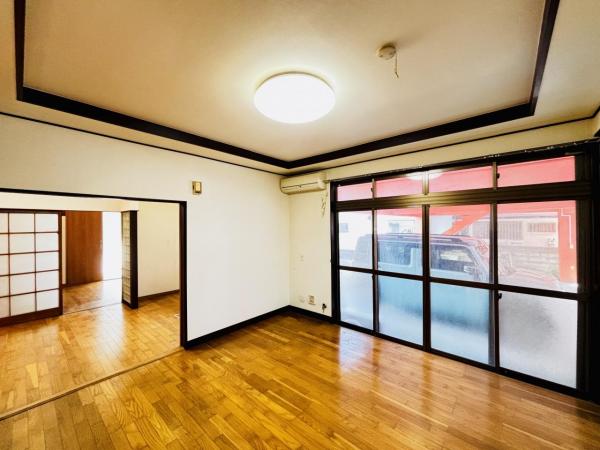 横須賀市安浦町３丁目 中古戸建 リビングダイニング