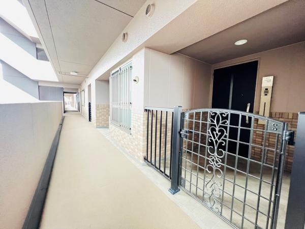 ガーデンブリーズ光の街 玄関