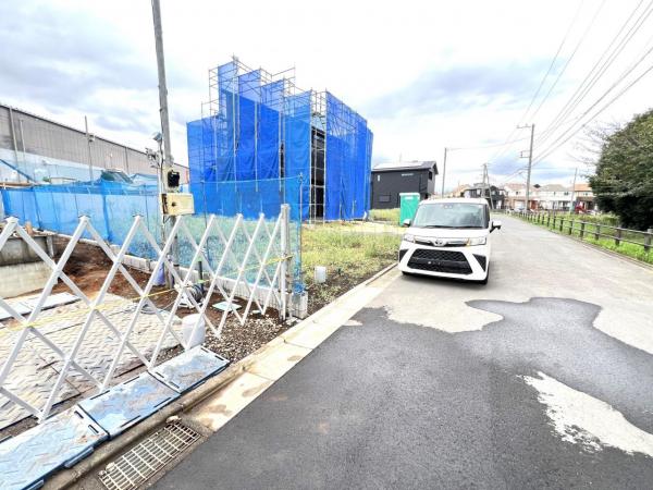 綾瀬市深谷中２丁目 戸建 前面道路含む現地写真